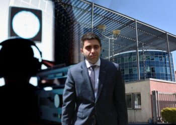 “Ne firmosim, ata marrin lekët”, zbardhet përgjimi i punonjëses që fundosi Jonaid Myzyrin