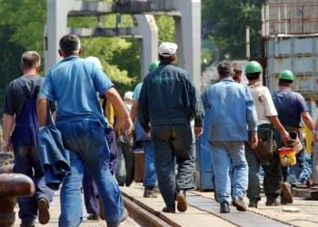 Emigracioni dhe rënia e lindshmërisë, problem për Shqipërinë/ Si po plaket forca e punës?