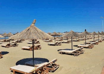 Sherr në plazhin e Kavaleshencës, përplasje fizike mes dy të rinjve