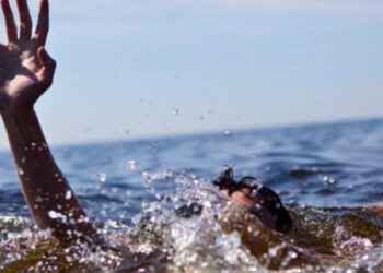 Mbytet pushuesi në plazhin e Tales, dëshmitarët: U vonua ambulanca