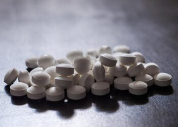 Me drogë me vete, kapet në Rinas 25-vjeçarja belge