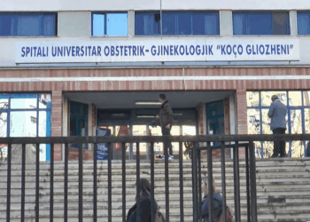 Foshnja e sapolindur humb jetën për shkak të neglizhencës së mjekëve te ‘Koço Gliozheni’