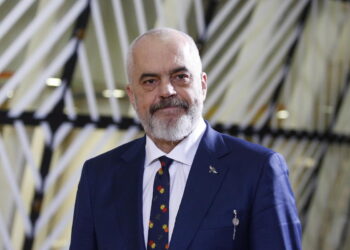 “Ndaleni Ramën, ka uzurpuar të gjitha pushtetet”: Letra urgjente e të zgjedhurve vendorë drejtuar institucioneve evropiane