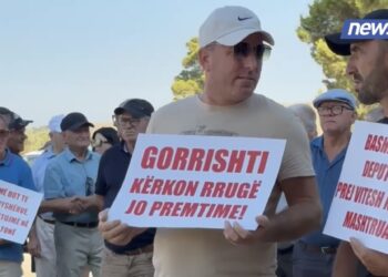 “As të gjallët, as të vdekurit nuk kalojnë”: Banorët e Gorrishtit protestojnë për rrugën e harruar prej 40 vitesh