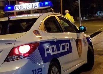 Fier: Arrestohet 40-vjeçari që plagosi me thikë një të ri, akuzohet për tentativë vrasjeje