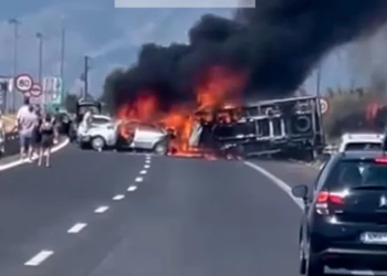 Aksidenti tragjik në Greqi, tre shqiptarë humbin jetën të shkrumbuar në makinë