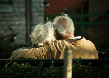 Të moshuarit po varfërohen: Hendeku mes pensioneve dhe pagave po rritet pa mëshirë