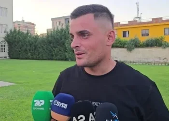 Shpëtoi katër persona që u aksidentuan rëndë, rrëfehet polici