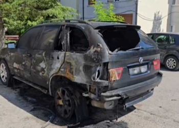 Digjet automjeti i parkuar në Korçë, çfarë dyshohet