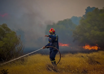 Greqia në alarm, ishujt më të njohur përfshihen nga zjarret
