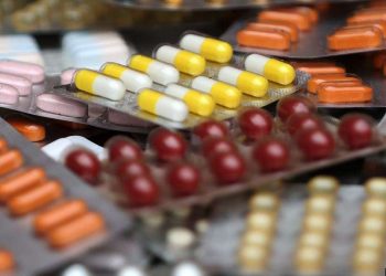 3069 farmaci në dorën e 8 shpërndarësve: Si funksionon oligopoli i ilaçeve në Shqipëri