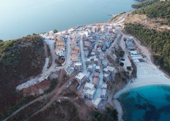 ‘Një tra në Llogara’/ BIRN: Resortet luksoze po pushtojnë rivierën shqiptare