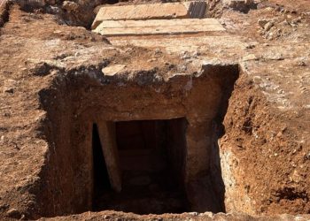 Zbulim i rrallë arkeologjik në Bulqizë: Varr monumental i shekullit të III me objekte personale brenda