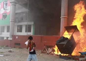 Nepali në flakë: Gruaja e ish-kryeministrit digjet e gjallë mes revoltës së popullit