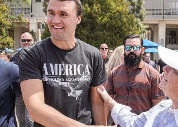 FBI ofron 100 mijë dollarë për kapjen e vrasësit të Charlie Kirk