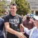 FBI ofron 100 mijë dollarë për kapjen e vrasësit të Charlie Kirk