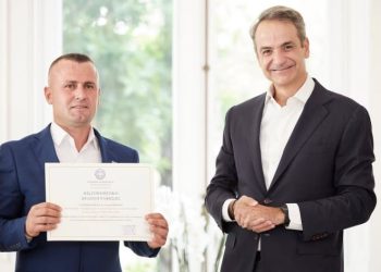 Shqiptari që sfidoi vdekjen për të shpëtuar fëmijët grekë, nderohet me shtetësi