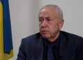 Ambasadori i Ukrainës në Shqipëri pëson infarkt gjatë një vizite në Voskopojë, dërgohet me urgjencë drejt spitalit