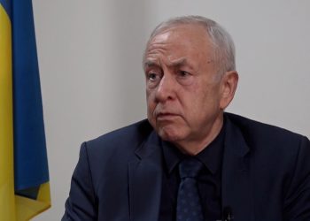 Ambasadori i Ukrainës në Shqipëri pëson infarkt gjatë një vizite në Voskopojë, dërgohet me urgjencë drejt spitalit