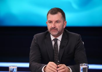 Bushati: Shqipëria nuk është më demokraci, por regjim i kapur nga pushteti, krimi dhe media