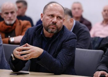 Shpërthim në banesën e Xhelal Mziut: Deputeti i PD-së, nga akuzat për dhunë dhe korrupsion tek sulmi me eksploziv