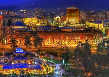 Në Shqipëri duhet të punosh dy dekada për të blerë një banesë, më shumë se kudo në Europë