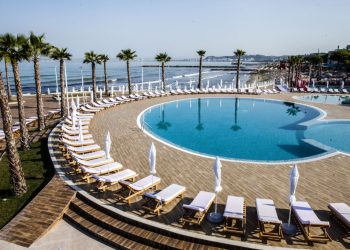 Prishjet në resortin e Irfan Hysenbelliut shqetësojnë pushuesit, turistët polakë kërkojnë dëmshpërblim në Gjykatën Europiane në Luksemburg