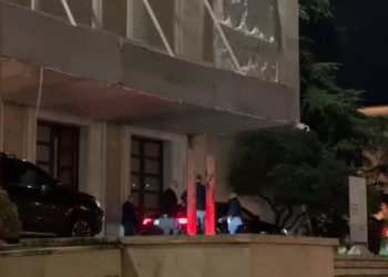 7 orë të ngujuar në zyrë, Rama i kërkon dorëheqjen Ballukut dhe shkon në takim me Marta Kos, pas tij Belinda lë Kryeministrinë