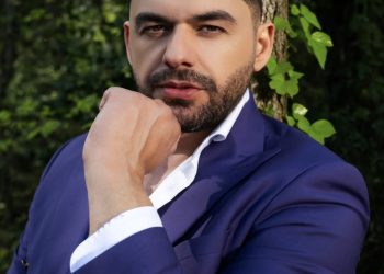 E trishtë! Ndërron jetë në moshën 40-vjeçare këngëtari i mirënjohur Shpat Kasapi