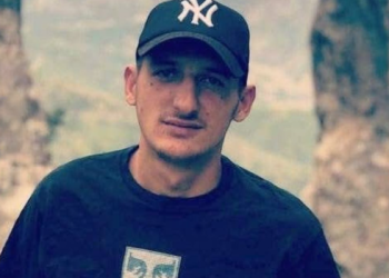 Vrasja për një kafe në Manzë: Gjykata e Durrësit lë në burg Daniel Pepën, 21-vjeçari kërkon falje për krimin