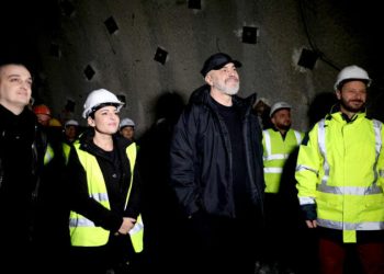 “Evis…kontraktori duhet të kuptojë se projekti s’është thjesht një ‘vrimë’”/ Balluku e pandehur, Berberi në burg, BIRN: Nga tenderat e manipuluar te pikëpyetjet mbi cilësinë e ndërtimit për Tunelin e Llogarasë