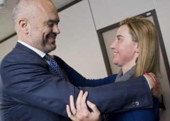 Skandali që tronditi BE-në: Arrestimi i Mogherinit ndez pyetje për lidhjet e saj me Tiranën