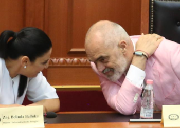 Rama në qoshe: Ligji rrëzon propagandën, delegimet e firmave e nxjerrin bllof në betejën për të shpëtuar Ballukun