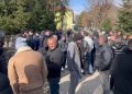 Fermerët e përmbytur protestojnë në Maliq, kërkojnë dëmshpërblim nga shteti