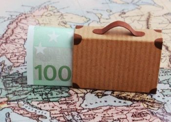 Anketa: 70% e remitancave drejt Shqipërisë vijnë jashtë kanaleve zyrtare