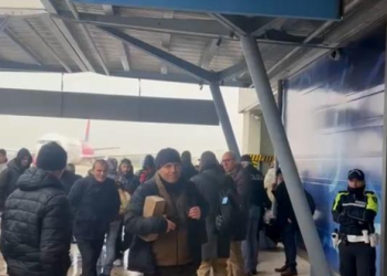 Skandali i radhës me Wizz Air, pasagjerët shqiptarë lihen në kaos në Brindisi