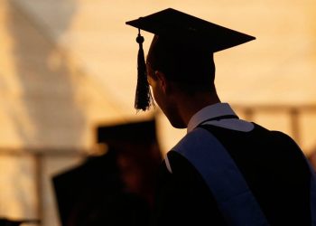 Një e katërta e shqiptarëve me arsim të lartë kanë emigruar, alarmon BERZH