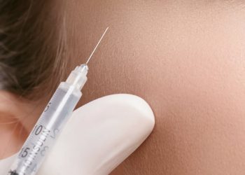 Tentuan të hynin në Shqipëri me dokumente false, në pranga 6 kinezë dhe një bjelloruse për kontrabandë botoxi