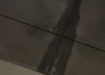 Pamje tronditëse nga Tuneli i Llogarasë, rrjedhje uji nga tavani/ Qytetari ironizon: Palloshi u shpu