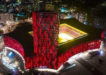 Ndërprerje totale e energjisë në “Air Albania”, Vllaznia fiton ndaj Dinamos pas 40 minutash kaos