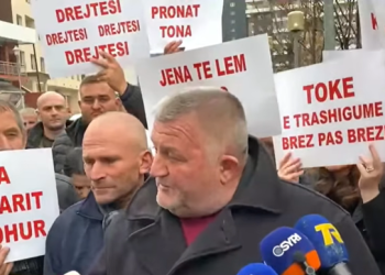 Vijojnë protestat në Baks-Rrjoll: “Mos ta lëshojnë këtë popull në gjakderdhje”, banorët kundër resortit të Bashkim Ulajt