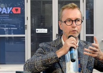 Ambasadori i BE: Të ndalen sulmet ndaj gjyqësorit, politika të mos ndërhyjë në drejtësi