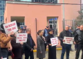 Banorët e Velipojës zhvendosin protestën në Tiranë, para SPAK: Kërkojmë pronat tona