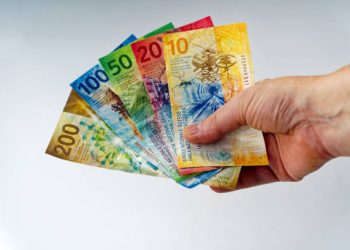 Zvicra voton më 8 mars për mbrojtjen e parasë cash në Kushtetutë