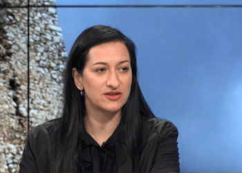 “Një shërbëtore pa dinjitet”