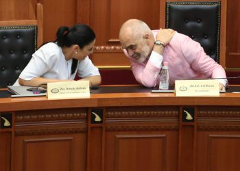 BIRN: Rama zyrtarizon forcimin e imunitetit për kabinetin e tij qeveritar