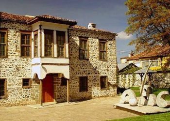 Një derë që hapi historinë: Pse 7 Marsi u bë Dita e Mësuesit në Shqipëri