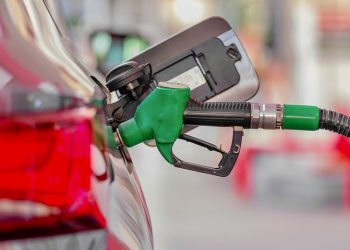 Nafta në krizë: rajoni ul taksat, Shqipëria mbetet ndër më të shtrenjtat