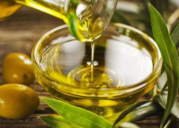 Skandal me vajin e ullirit: Produkte të kontaminuara në treg, AKU dështoi të mbrojë konsumatorët