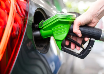 Nafta bie në bursë, në Shqipëri testi i radhës: a do ulen çmimet apo do vazhdojë abuzimi me xhepat e qytetarëve?